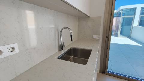 Apartamento T2 com pátios ,piscina e garagem em Cabanas de Tavira