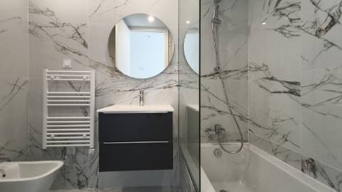 Apartamento T2 com pátios ,piscina e garagem em Cabanas de Tavira
