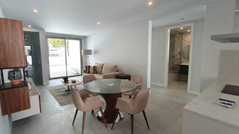 Apartamento T2 rés-do-chão com piscina e garagem em Cabanas de Tavira
