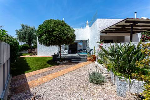 Moradia T2 com jardim e terraço em Cabanas de Tavira
