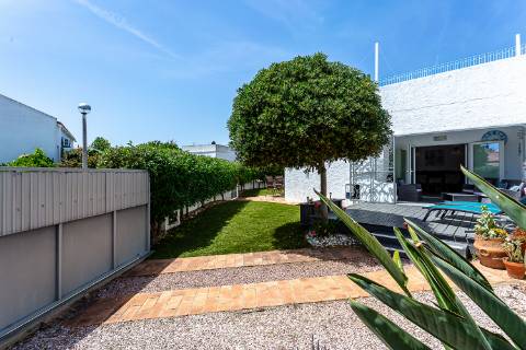 Moradia T2 com jardim e terraço em Cabanas de Tavira