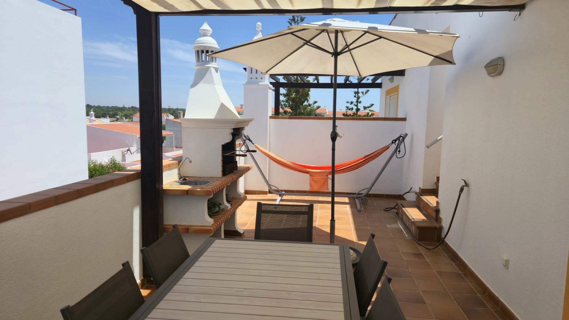 Apartamento Duplex T2, com Terraços e acesso a Piscinas, em Cabanas de Tavira