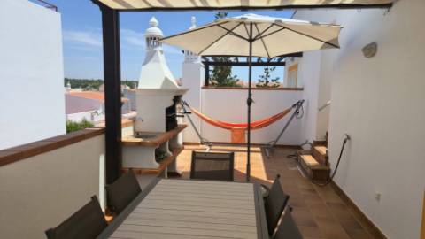 Apartamento Duplex T2, com Terraços e acesso a Piscinas, em Cabanas de Tavira