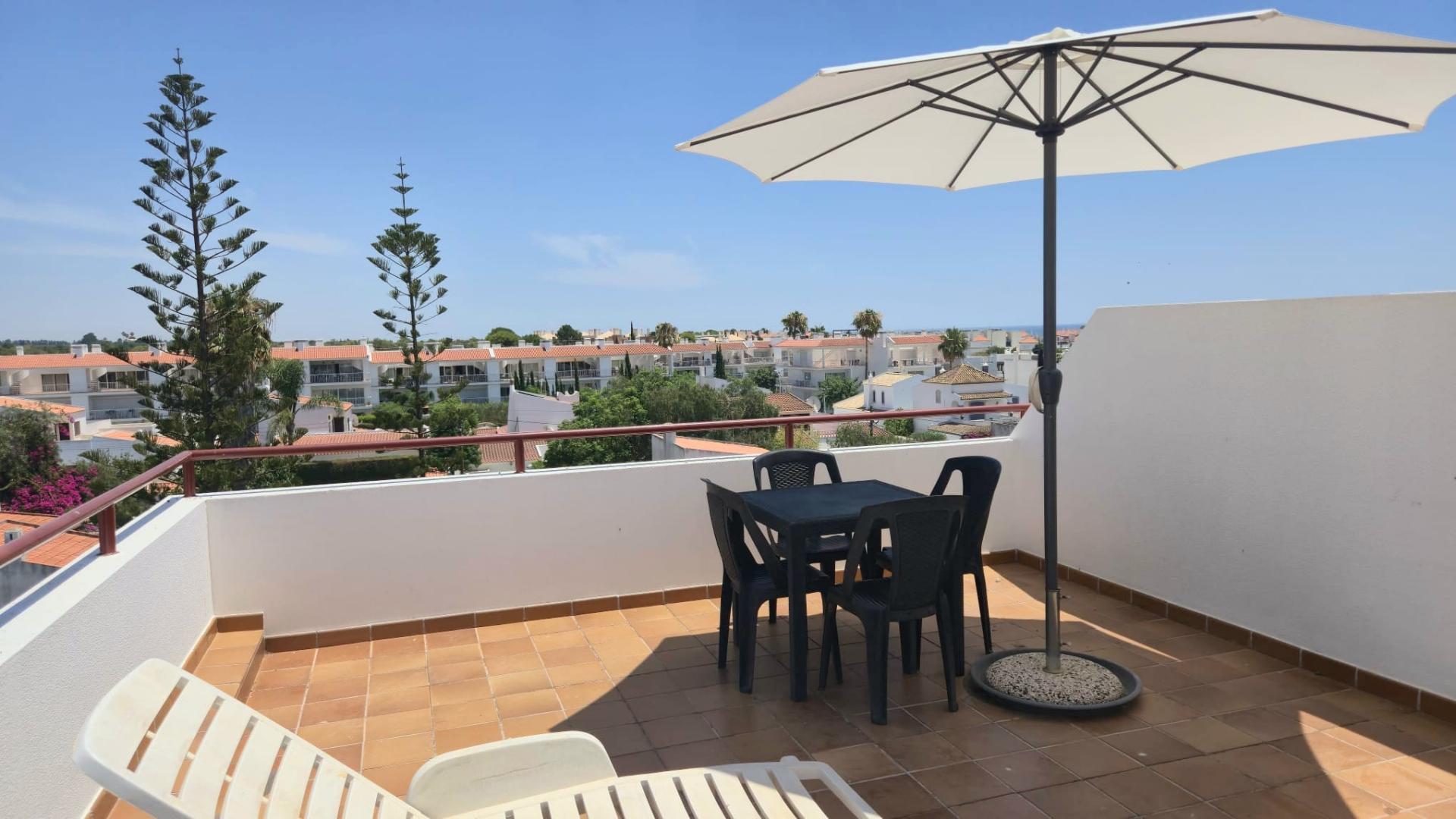 Apartamento Duplex T2, com Terraços e acesso a Piscinas, em Cabanas de Tavira