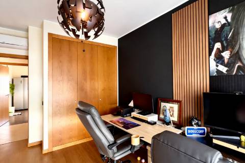 Apartamento T2 com Piscina, Garagem e Vista Desafogada