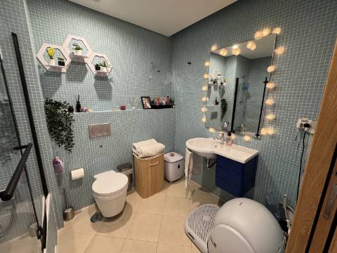 Apartamento T2 com Piscina, Garagem e Vista Desafogada