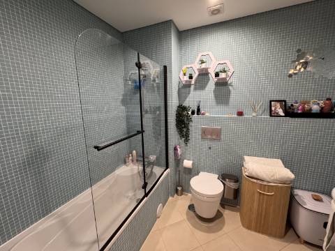 Apartamento T2 com Piscina, Garagem e Vista Desafogada