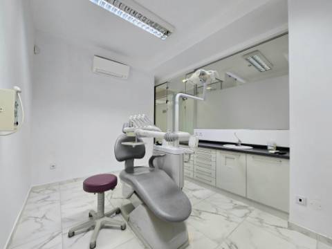 Espaço com Alvará para Clinica Dentária - São Cosme Gondomar