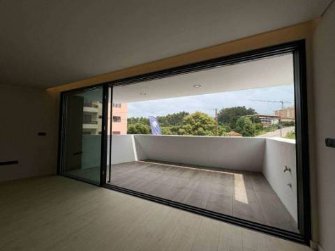 T1 c/ Terraço (29m2) |Lg. Garagem e Arrumos | SÃO COSME