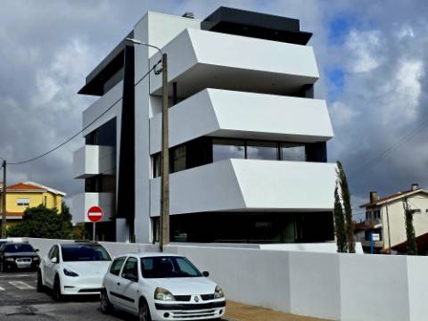 T2 Terraço (152m2) | Lg. Garagem 2 Carros e Arrumos | SÃO COSME