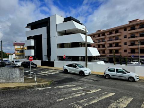 T2 c/ Lg. Garagem 2 Carros e Arrumos | SÃO COSME