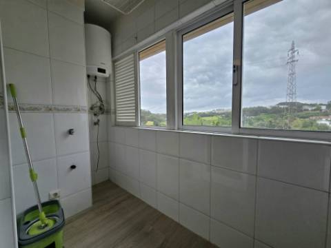T2 Lg Garagem e Arrumos - Próximo da Metyis e Faculdade Medicina