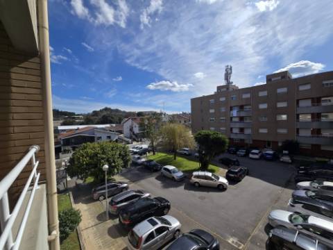 T2 Lg Garagem e Arrumos - Próximo da Metyis e Faculdade Medicina