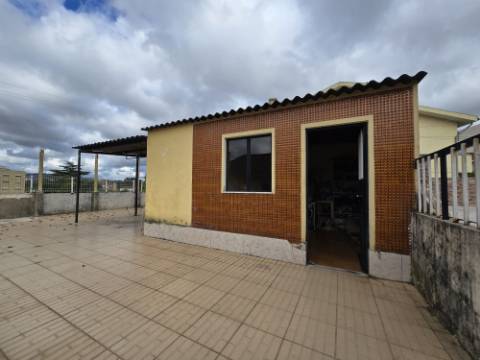 Moradia T3 | 3 Frentes | Próxima Metyis e Hosp. Fernando Pessoa