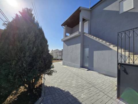 Andar Moradia T3 Renovado ! Área Exterior Privativa | Entrada Independente ! Valbom