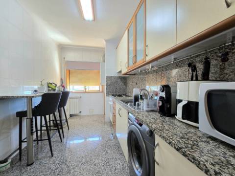 T2 Próximo ao Metro | Garagem Box | Vilar de Andorinho