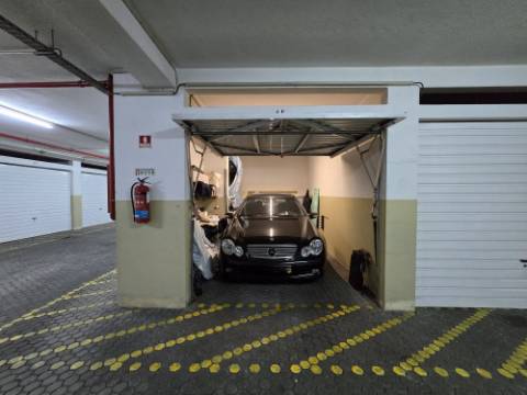 T2 Próximo ao Metro | Garagem Box | Vilar de Andorinho