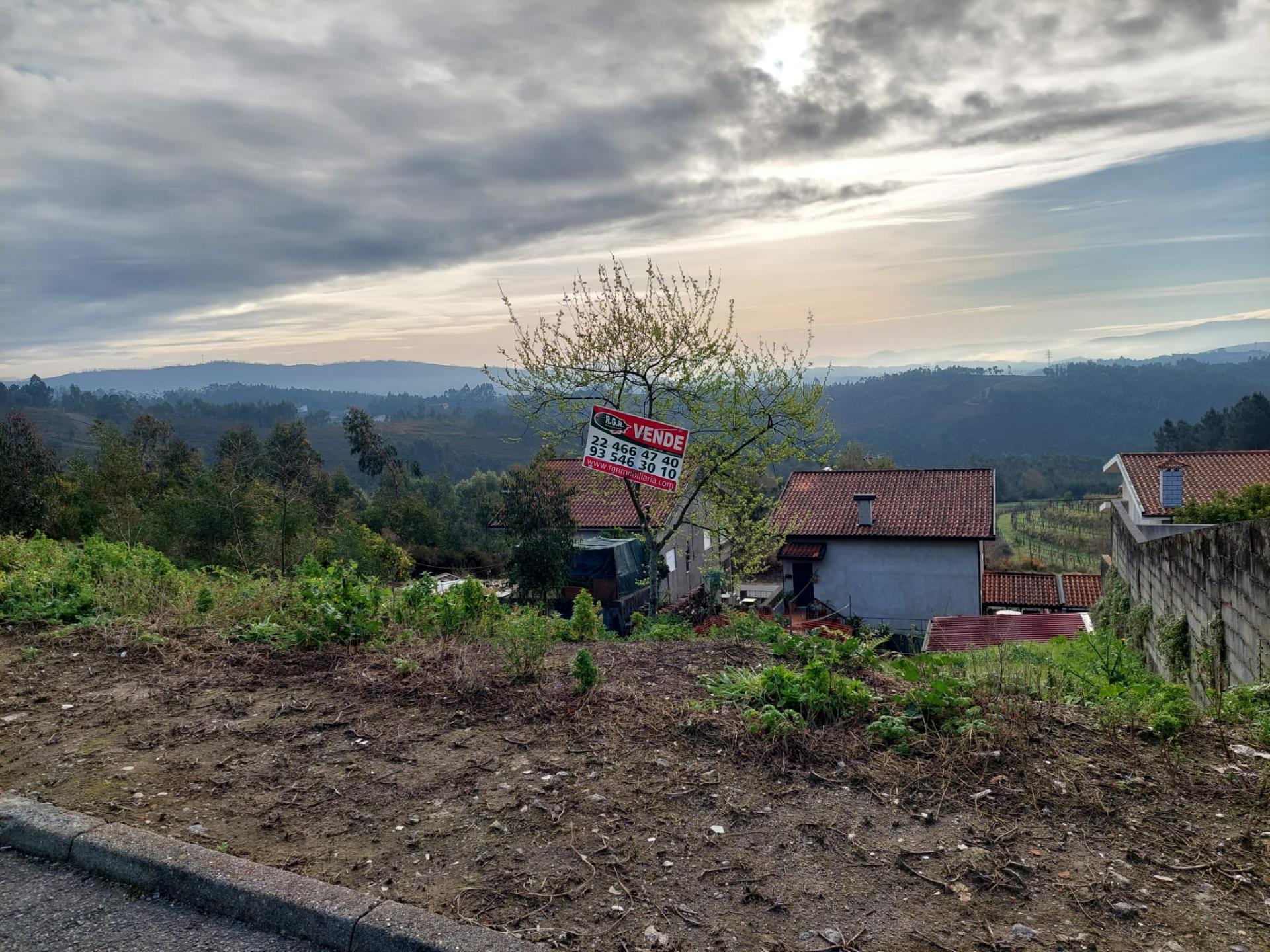 Lote de Terreno para Moradia de 4 Frentes
