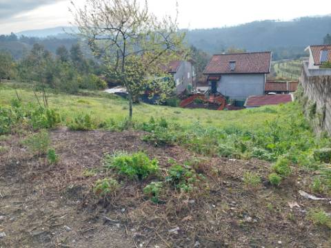 Lote de Terreno para Moradia de 4 Frentes