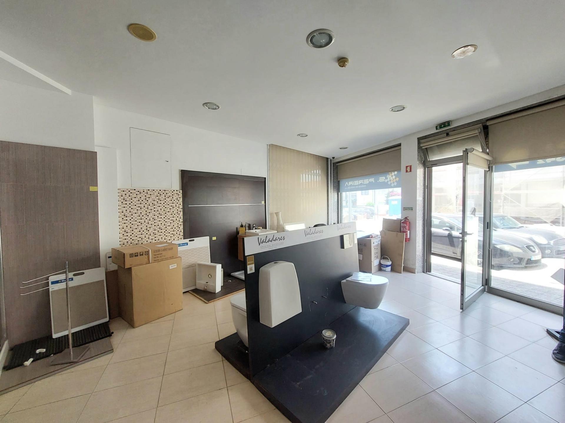 Loja de Rua Com Montra (121.50m2)
