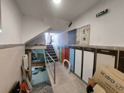 Loja de Rua Com Montra (121.50m2)