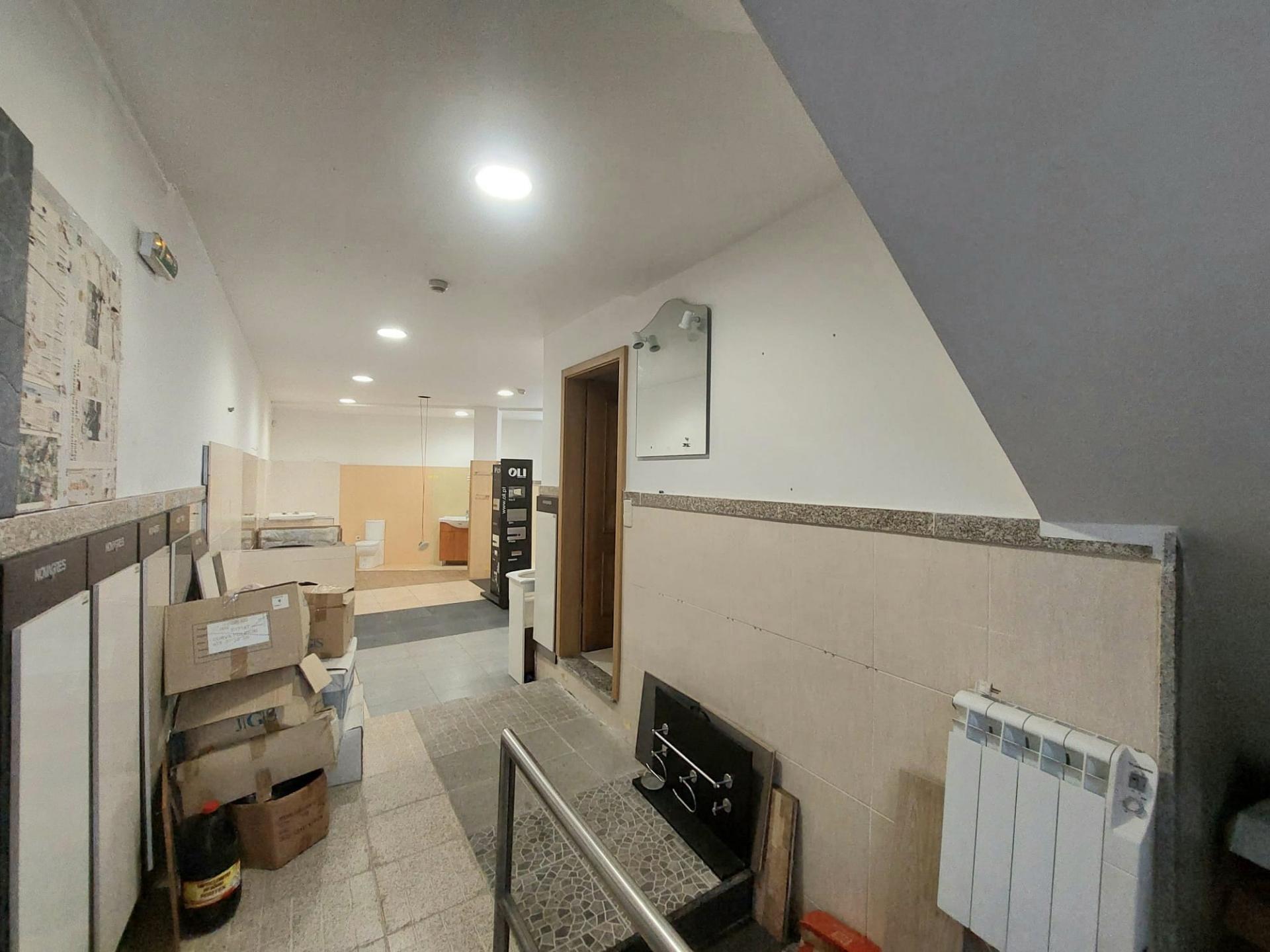 Loja de Rua Com Montra (121.50m2)