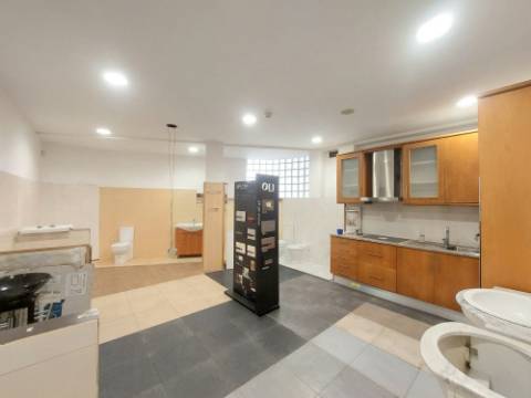 Loja de Rua Com Montra (121.50m2)