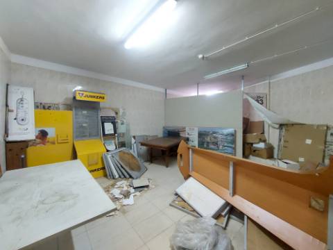 Loja de Rua Com Montra (121.50m2)