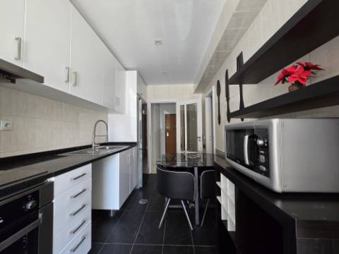 T2 Renovado | Lugar de Garagem | Valbom