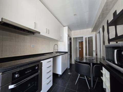 T2 Renovado | Lugar de Garagem | Valbom