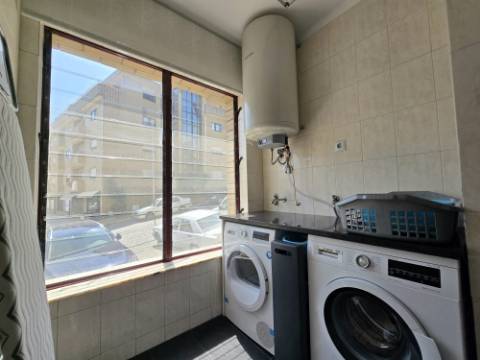 T2 Renovado | Lugar de Garagem | Valbom