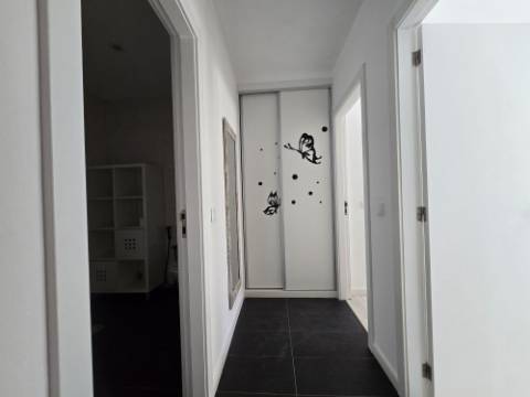 T2 Renovado | Lugar de Garagem | Valbom