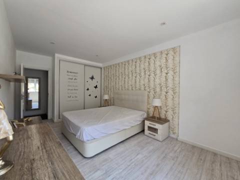 T2 Renovado | Lugar de Garagem | Valbom