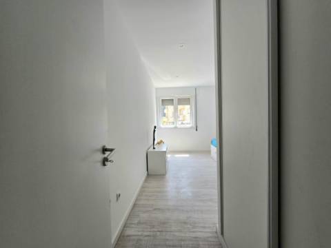 T2 Renovado | Lugar de Garagem | Valbom