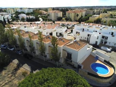 Moradia em banda V3+2 Vilamoura