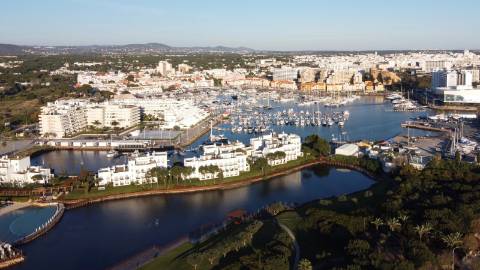 Moradia em banda V3+2 Vilamoura