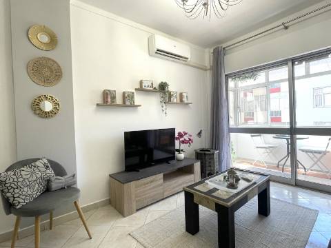 Venda - Apartamento T1 em Quarteira