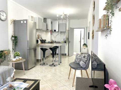 Venda - Apartamento T1 em Quarteira
