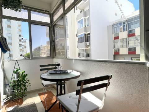 Venda - Apartamento T1 em Quarteira