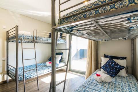 Hostel de 22 Quartos na Guia
