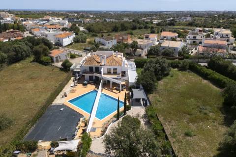 Moradia T4 com piscina - Boliqueime