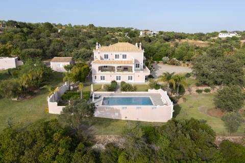 Moradia V5 - Vista Mar com Piscina e 12.710m² de Privacidade em Loulé