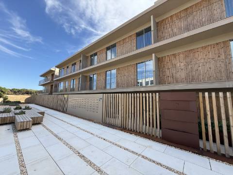Novo apartamento T2, frente mar - Quarteira