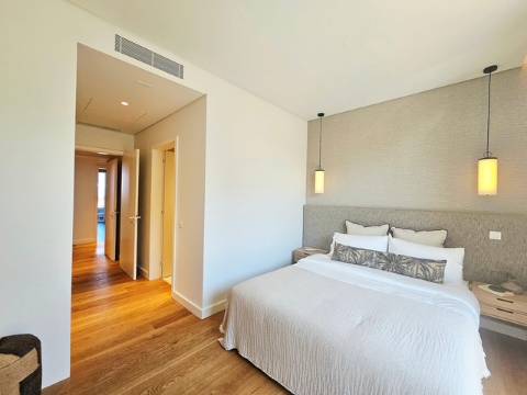 Novo apartamento T2, frente mar - Quarteira