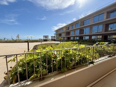 Novo apartamento T2, frente mar - Quarteira