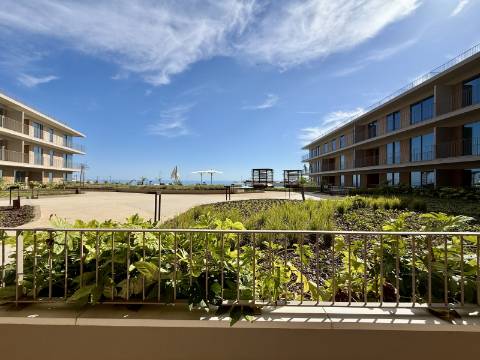 Novo apartamento T2, frente mar - Quarteira