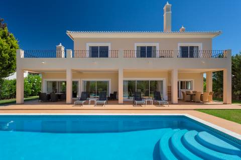 Moradia T3+1 em Vilamoura, vista para o golfe - Arrendamento anual