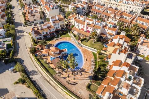 Apartamento T2 com amplo terraço na cobertura e vistas para o mar e golfe