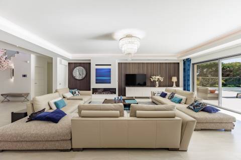 Moradia com piscina e vista para o golfe, num complexo prestigiado e seguro