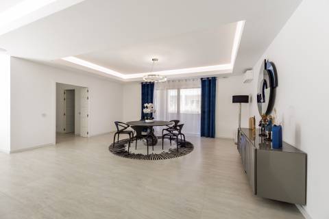 Moradia com piscina e vista para o golfe, num complexo prestigiado e seguro